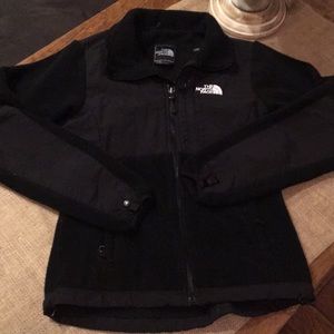 Women’s Northface jacket size XS 🍷👏🏻😮